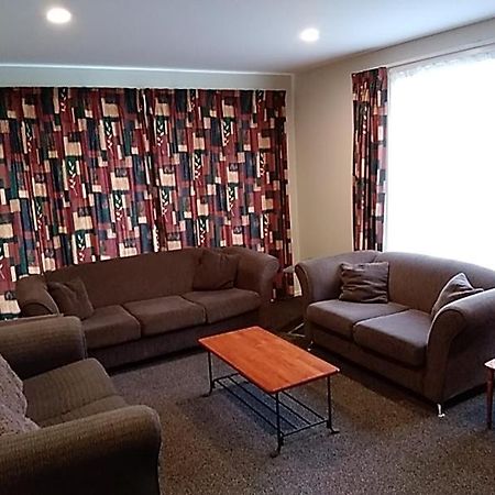 Accommodation Fiordland -The Three Bedroom House At 226A Milford Road テアナウ エクステリア 写真
