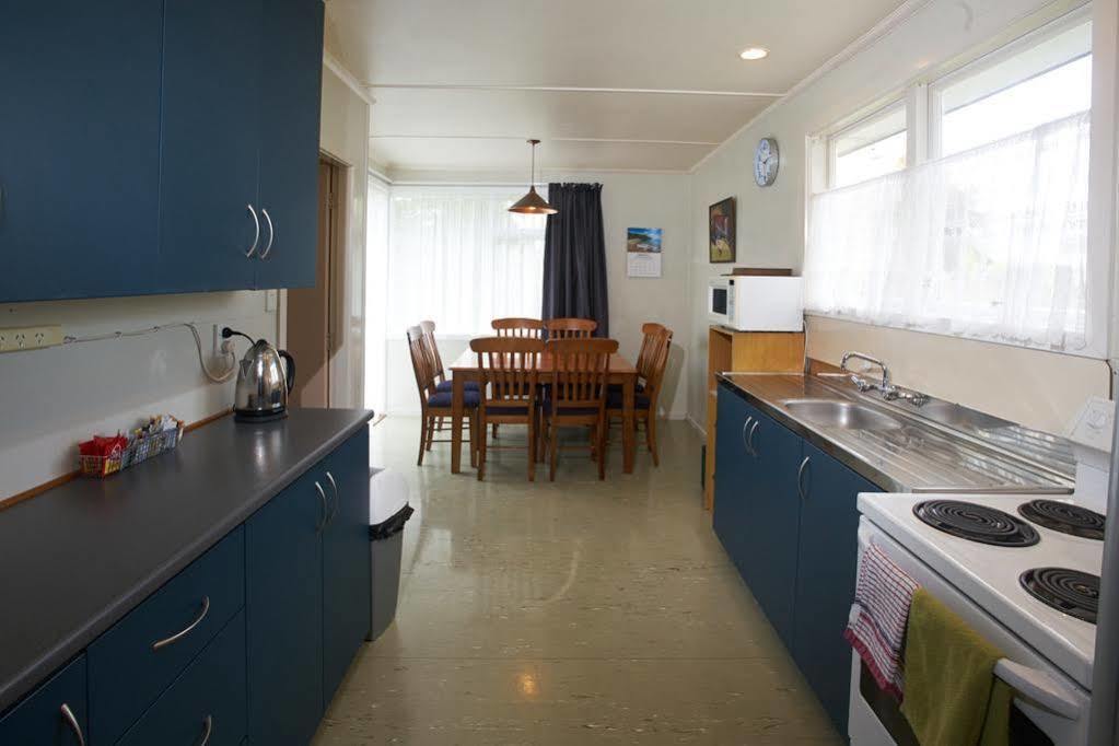 Accommodation Fiordland -The Three Bedroom House At 226A Milford Road テアナウ エクステリア 写真