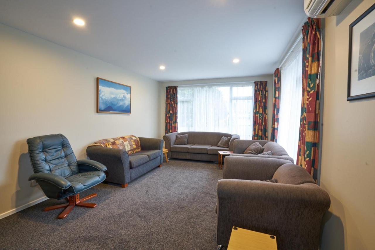 Accommodation Fiordland -The Three Bedroom House At 226A Milford Road テアナウ エクステリア 写真
