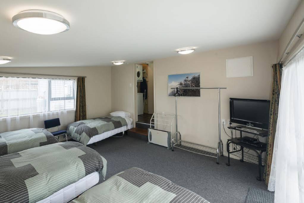 Accommodation Fiordland -The Three Bedroom House At 226A Milford Road テアナウ エクステリア 写真