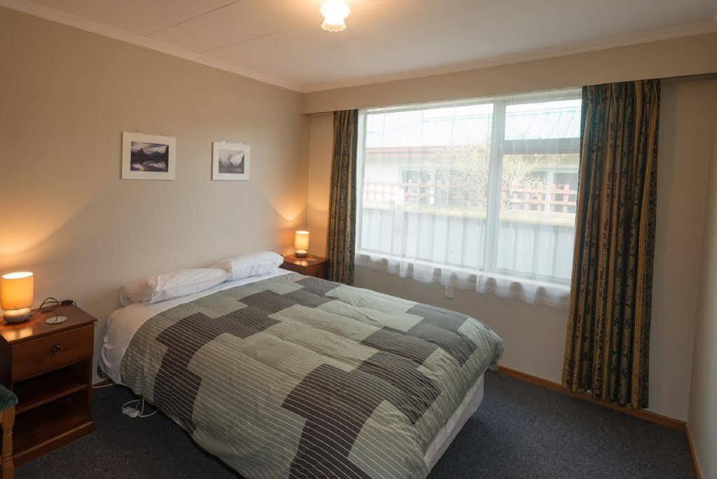 Accommodation Fiordland -The Three Bedroom House At 226A Milford Road テアナウ エクステリア 写真