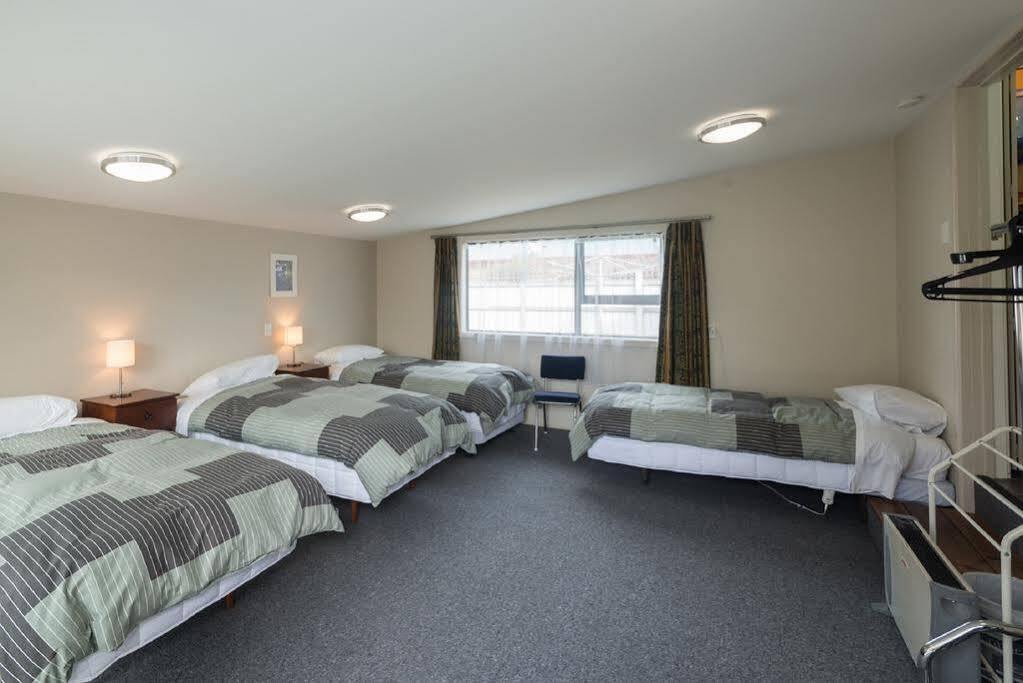 Accommodation Fiordland -The Three Bedroom House At 226A Milford Road テアナウ エクステリア 写真