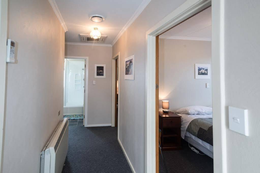 Accommodation Fiordland -The Three Bedroom House At 226A Milford Road テアナウ エクステリア 写真